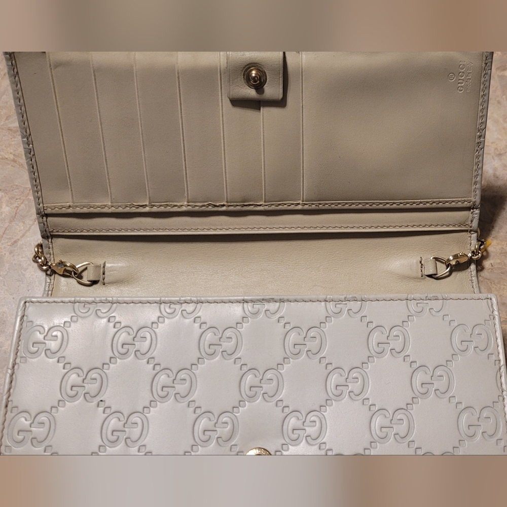 Gucci Cream Leather Clutch Wallet with Gold Chain - Picture 5 of 16